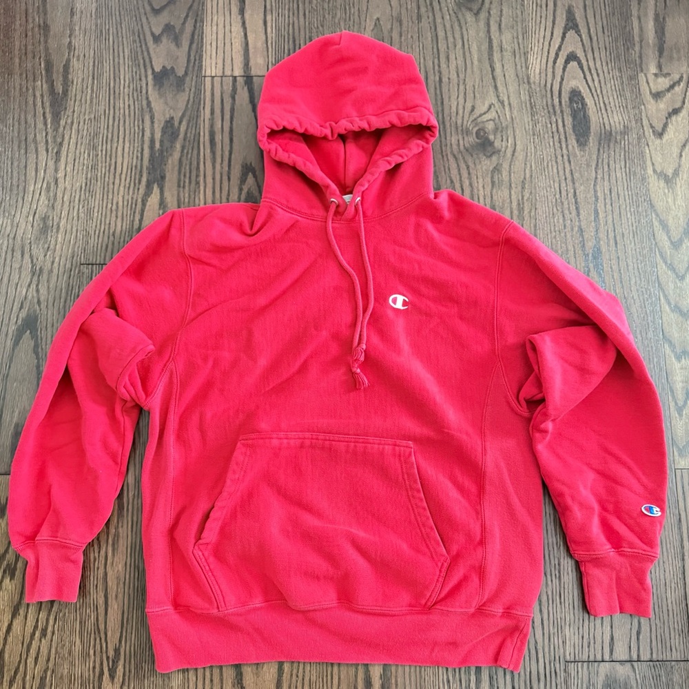 Champion Red Sweater with Ribbed Cuffs and Relaxed Fit